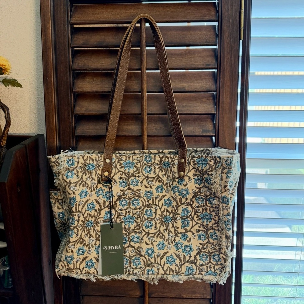 Myra Bag-San Ysidro Falls Floral Weekender Bag - Picture 2 of 15